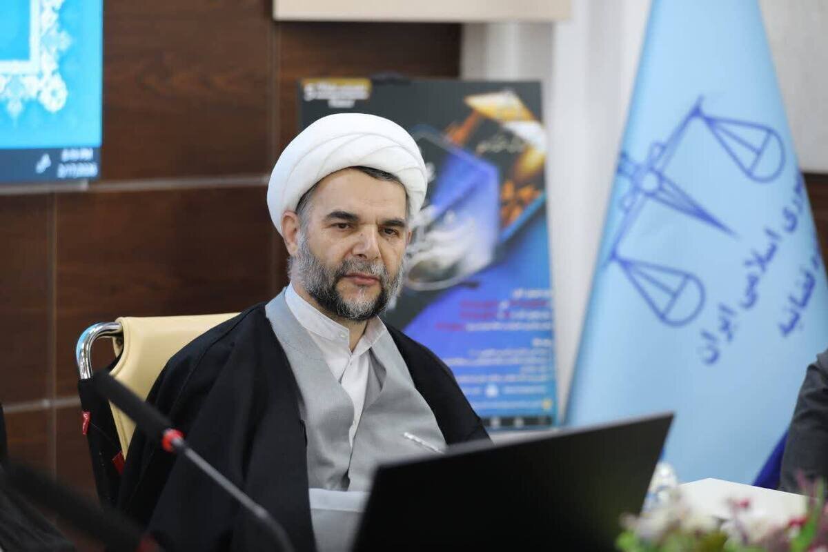 با افرادی که با دشمن همکاری می‌کنند برخورد قاطع و شدید خواهد شد 