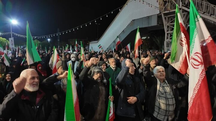 ایستادگی ملت ایران معادلات جهانی را تغییر داده است