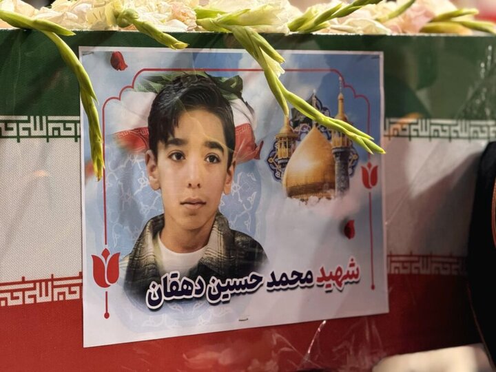 وداع با شهید دانش‌آموز محمدحسین دهقان در حرم بانوی کرامت