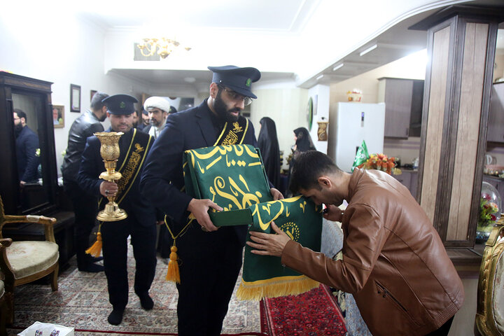 تکریم سه خانواده شهید جنگ تحمیلی رمضان توسط خادمان حرم بانوی کرامت
