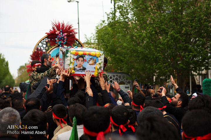 تشییع و تدفین پیکر دانش آموز شهید "محمد حسین دهقان" در قم