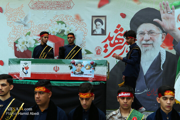 تشییع و تدفین پیکر دانش آموز شهید "محمد حسین دهقان" در قم