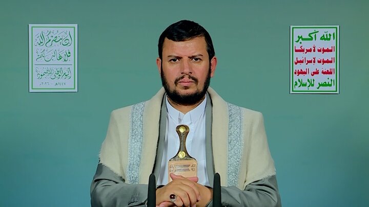 سیدعبدالملک الحوثی: در مقابله با آمریکا و اسرائیل تردید نمی‌کنیم