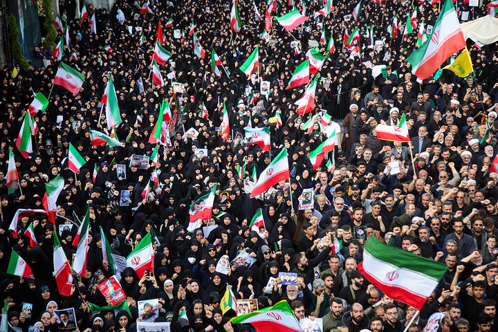 تشییع پیکر شهدای حمله آمریکایی صهیونی به پردیسان قم در حرم مطهر
