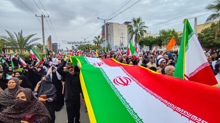 گزارش تصویری/ تشییع پیکر دریابان پاسدار شهید علیرضا تنگسیری در بندرعباس