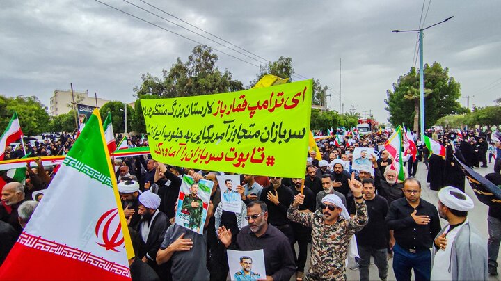 گزارش تصویری/ تشییع پیکر دریابان پاسدار شهید علیرضا تنگسیری در بندرعباس