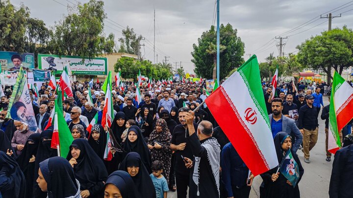 گزارش تصویری/ تشییع پیکر دریابان پاسدار شهید علیرضا تنگسیری در بندرعباس