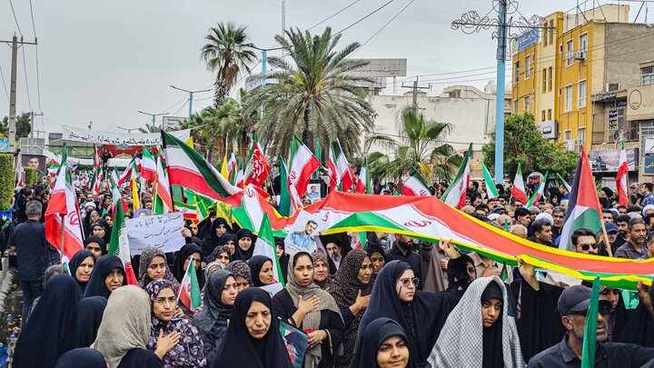گزارش تصویری/ تشییع پیکر دریابان پاسدار شهید علیرضا تنگسیری در بندرعباس