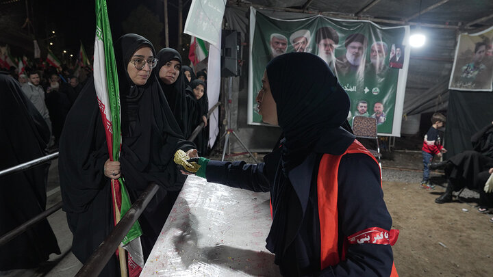 تقدیر مسئولان حرم مطهر بانوی کرامت از موکب‌های غیرایرانی تجمعات مردمی قم