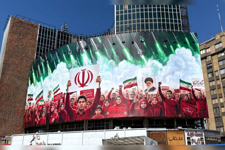 دیوارنگاره میدان ولیعصر(عج) به رنگ جمهوری اسلامی درآمد 