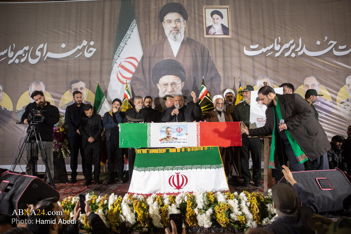 وداع مردم قم با پیکر شهید «سپهبد موسوی» - امام‌زاده موسی مبرقع