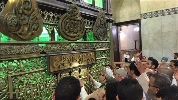 وزارت اوقاف مصر: تبرک جستن به اهل‌بیت(ع) جایز است
