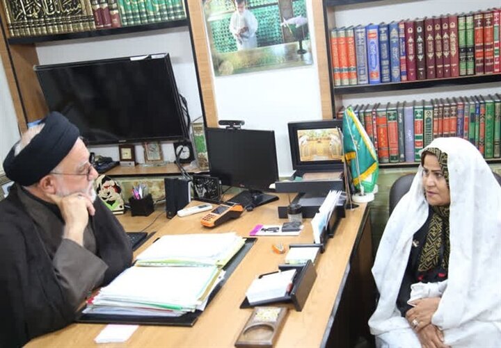 بانوی تاجیک در حرم سید علاءالدین‌ حسین(ع) شیعه شد