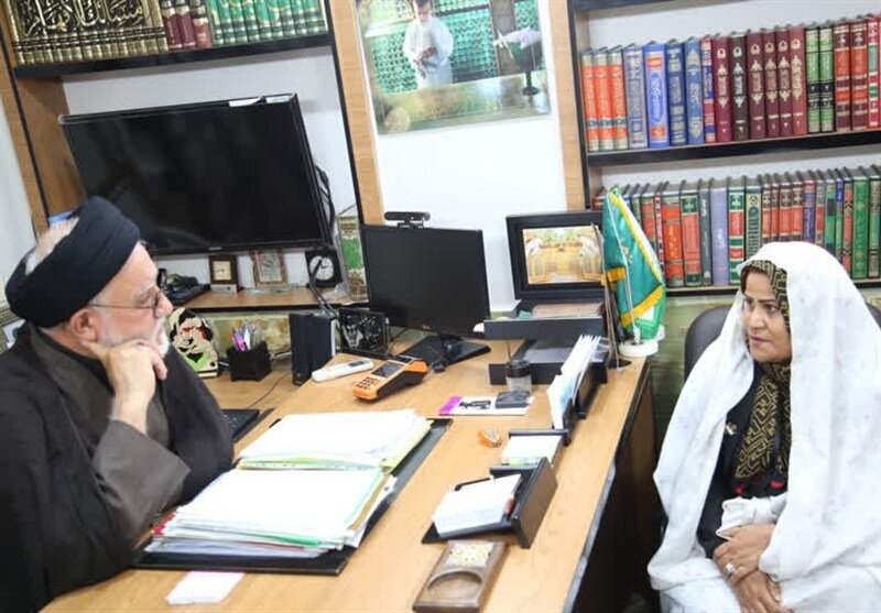 بانوی تاجیک در حرم سید علاءالدین‌ حسین(ع) شیعه شد