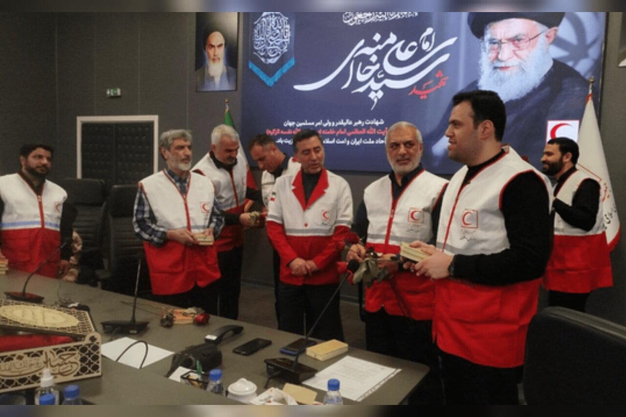 A Group of Iranian Quran Activists Appreciate Efforts of IRCS Staff amid War