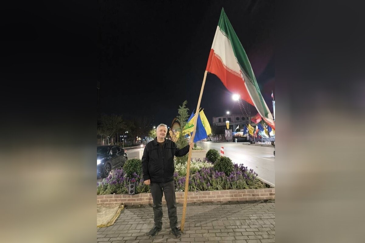 ویدیو | شعرخوانی شاعر مطرح افغانستانی با پرچم ایران