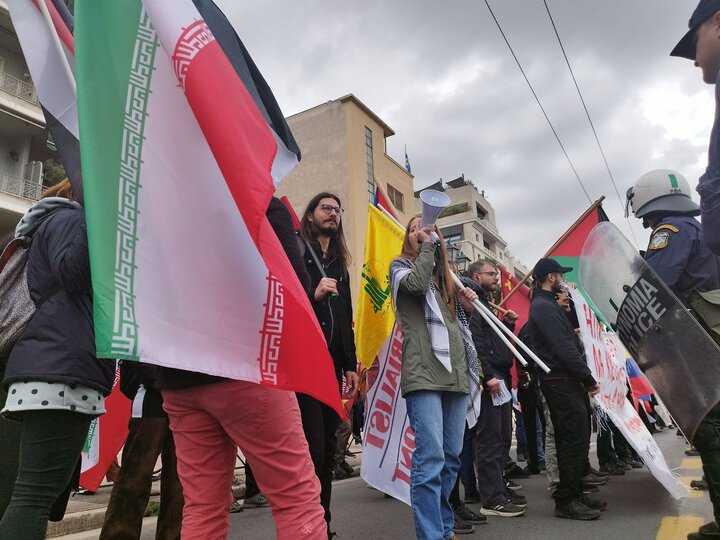 تجمع حمایت از ایران در مقابل سفارت آمریکا در یونان