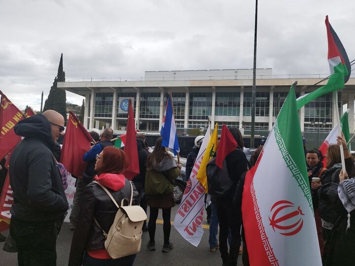 تجمع حمایت از ایران در مقابل سفارت آمریکا در یونان