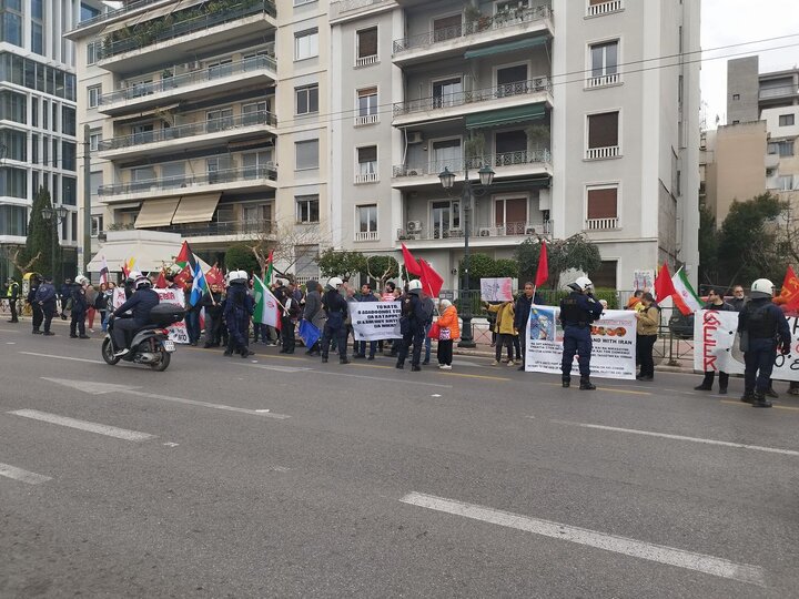 تجمع حمایت از ایران در مقابل سفارت آمریکا در یونان