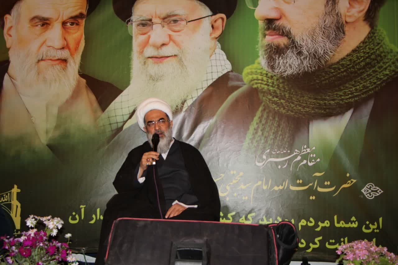 آیت الله فاضل لنکرانی: حضور گسترده وبعثت مردم، معجزه‌ای الهی