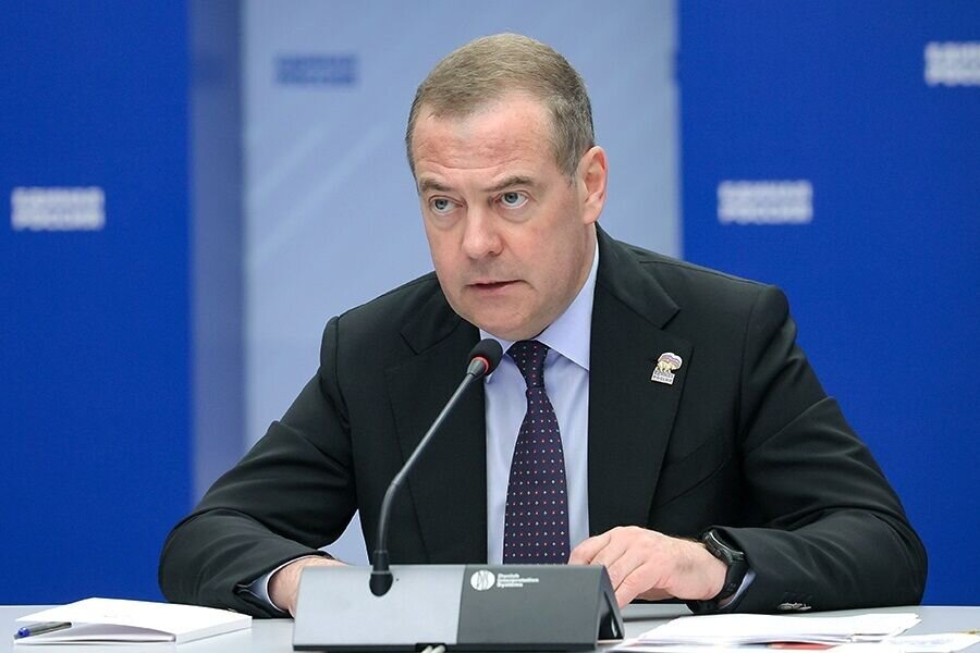 مدودف: پتانسیل تنگه هرمز بی‌پایان است