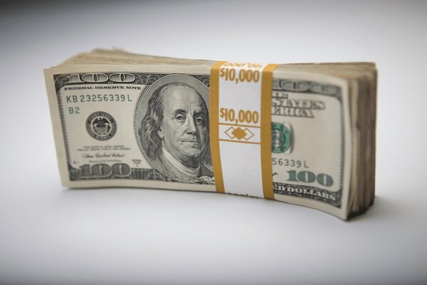 Dollar Hits Four-Week Low as Ceasefire Boosts Risk Appetite