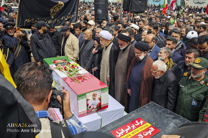 تشییع پیکر مطهر فرمانده اطلاعات سپاه و 5 شهید جنگ رمضان در شیراز