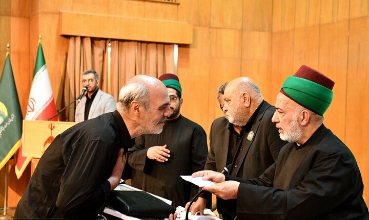 گزارش تصویری / مراسم تجلیل از خانواده شهدای شهر ری