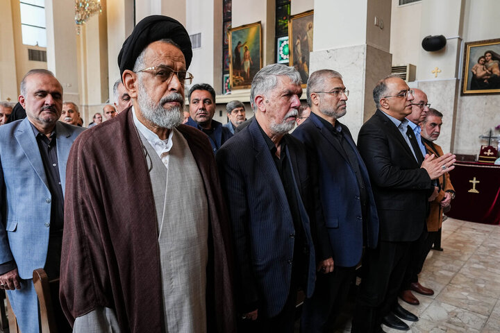 گزارش تصویری | مراسم چهلمین روز شهادت رهبر انقلاب در کلیسای سرکیس مقدس تهران