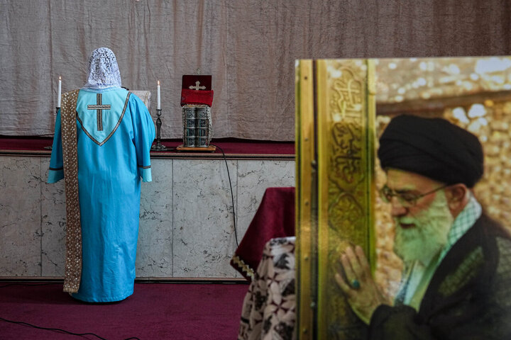 گزارش تصویری | مراسم چهلمین روز شهادت رهبر انقلاب در کلیسای سرکیس مقدس تهران