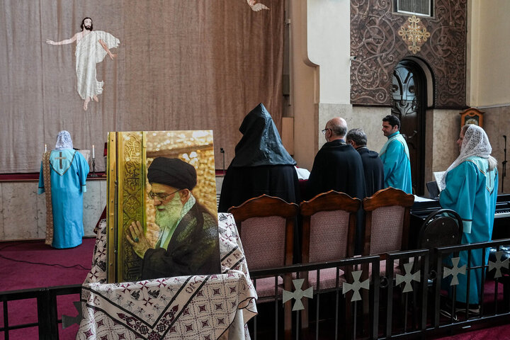 گزارش تصویری | مراسم چهلمین روز شهادت رهبر انقلاب در کلیسای سرکیس مقدس تهران