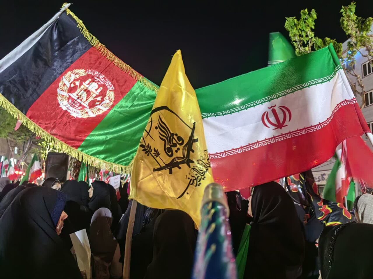 ویدو | حضور مهاجرین افغانستانی نسیم‌شهر تهران در مراسم اربعین رهبر شهید