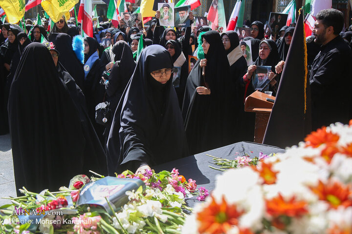 Photos: Commemorating 40th day of martyred leader at Hazrat Masoumeh holy shrine