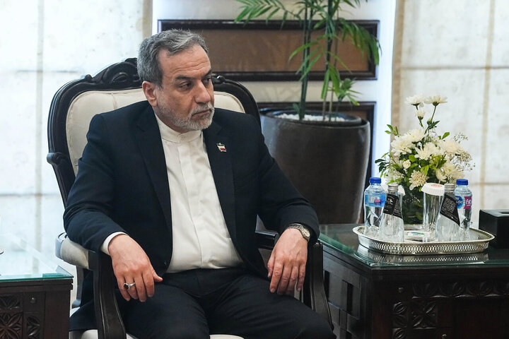 عکس خبری | پیکسل روی لباس هیات مذاکره کننده ایرانی در پاکستان