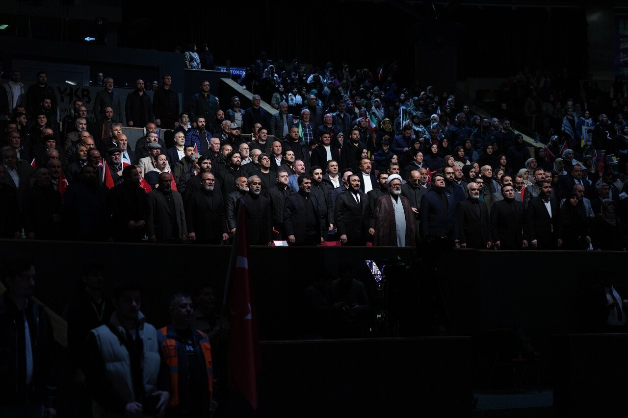 Istanbul Hosts Massive Memorial for Iranian Martyrs, Vows Support for Resistance