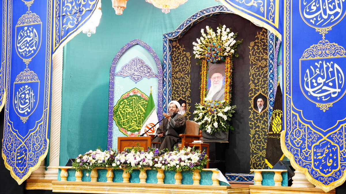 فرماندهان نظامی و مردان دیپلماسی، همه سرباز رهبر انقلاب هستند