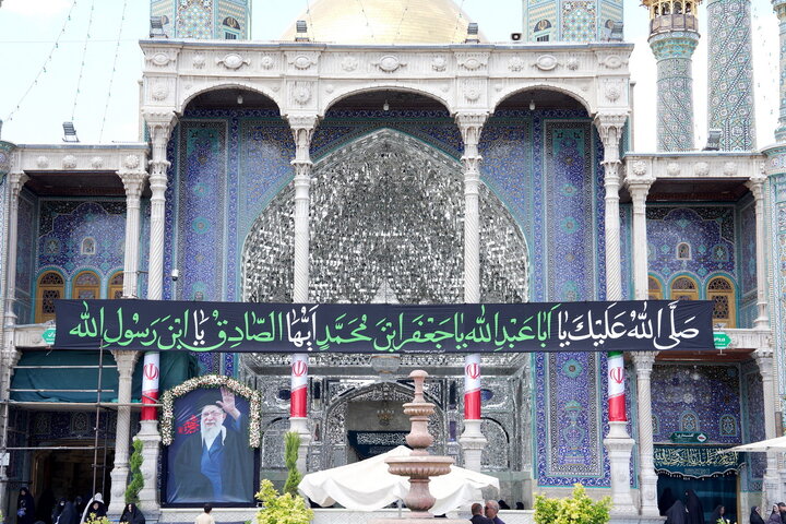 تصاویر | حرم بانوی کرامت در سوگ شهادت امام صادق(ع) سیاه‌پوش شد