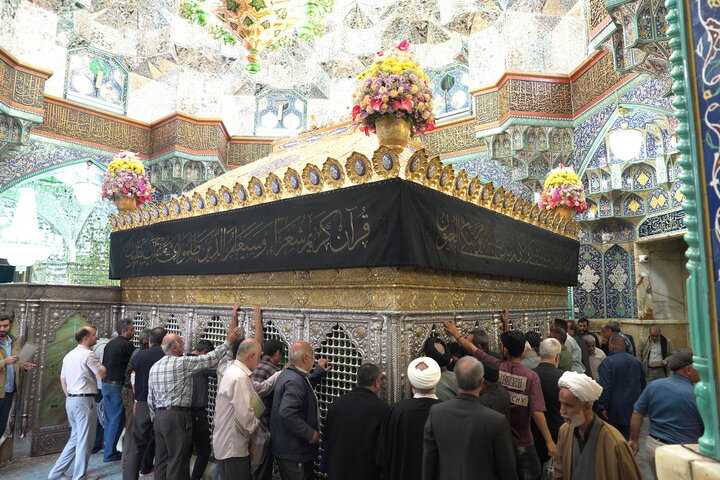 حرم بانوی کرامت در سوگ شهادت امام صادق(ع) سیاه‌پوش شد