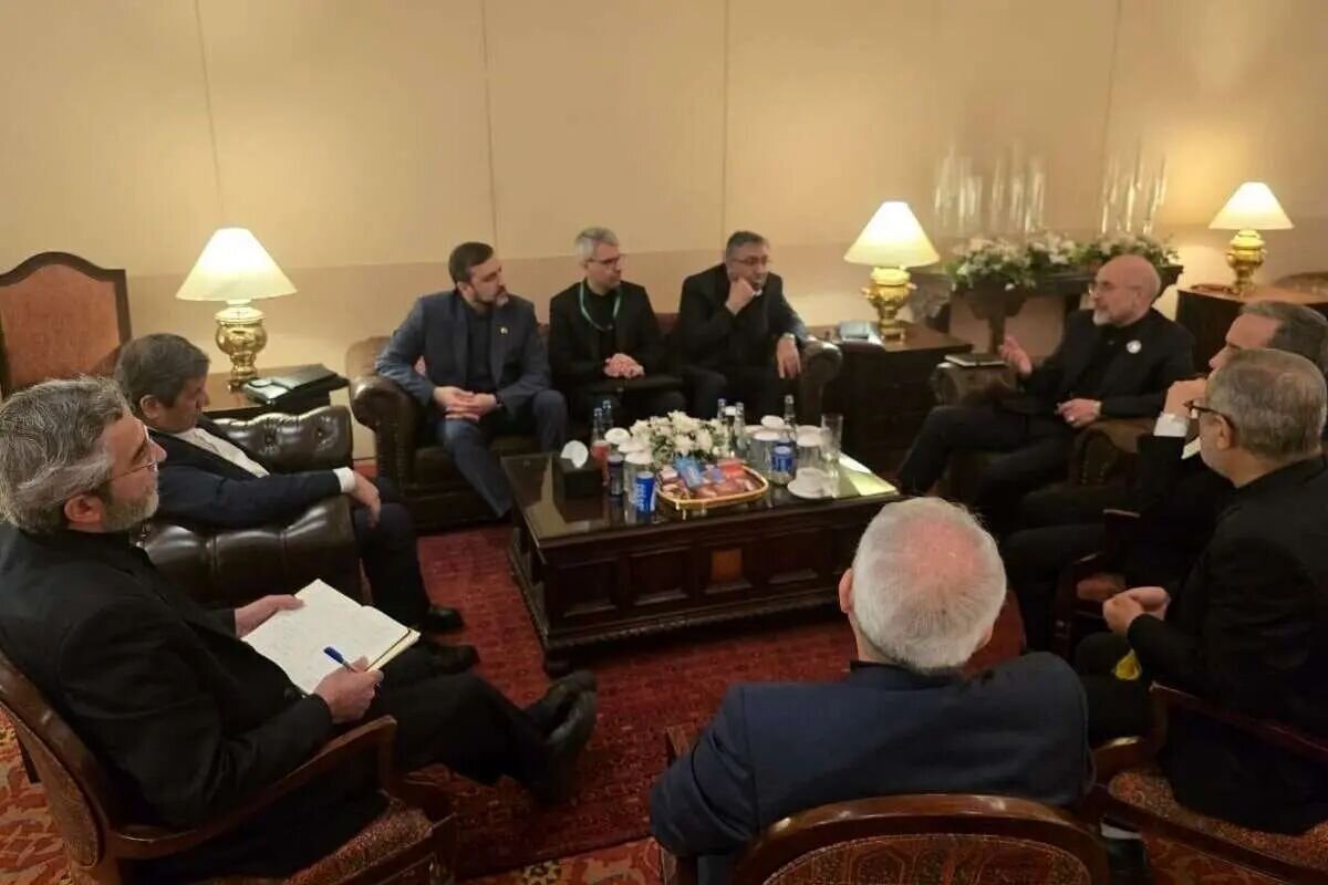 Report / Strait of Hormuz: The Gordian Knot of Iran-US Talks