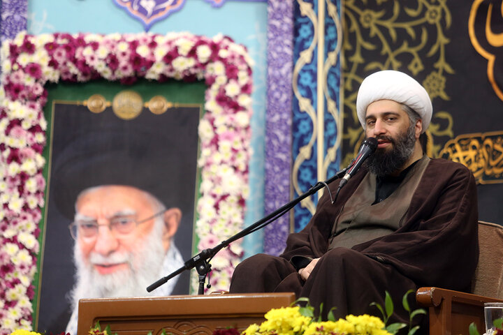 بزرگداشت سالروز هجوم رژیم ستمشاهی به مدرسه فیضیه قم در حرم بانوی کرامت