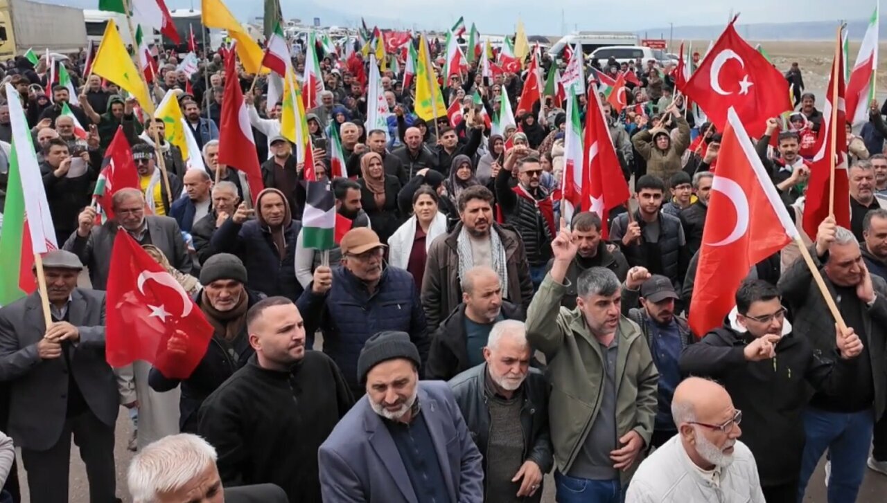 'One Voice Against Oppression': Massive Turkish Caravan Heads to Iran Border to Back Resistance