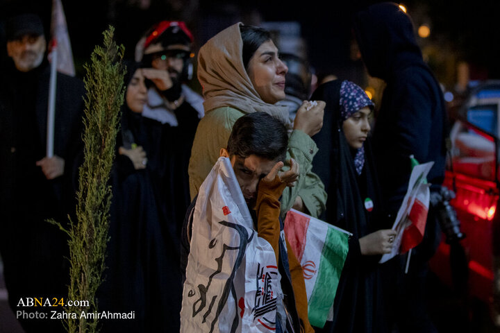 Photos: Nighttime Pledge of Allegiance by Tehran People at Site of Martyrdom of Imam Khamenei