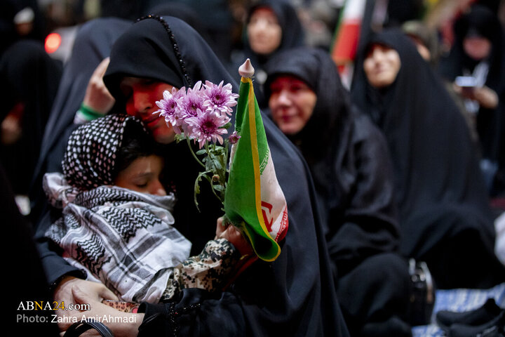 Photos: Nighttime Pledge of Allegiance by Tehran People at Site of Martyrdom of Imam Khamenei