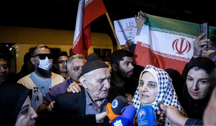 عکس خبری |  استقبال از مهدیه اسفندیاری در تهران