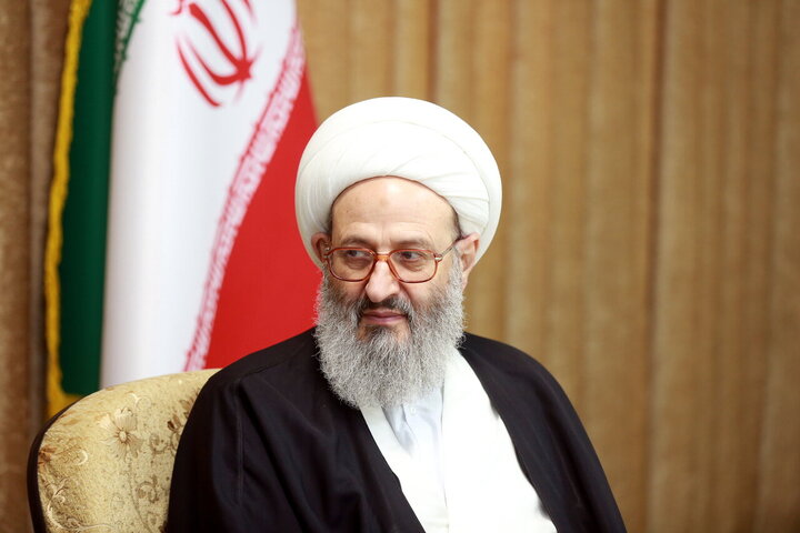 پیام آیت الله فقیهی به مسیحیان جهان در پی اهانت ترامپ به پاپ لئون