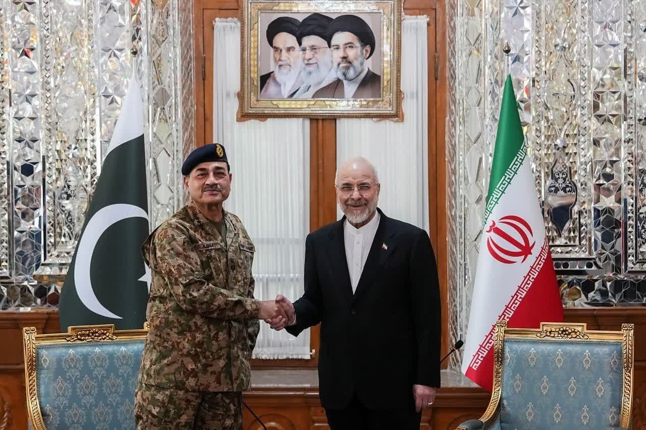 Commander of the Pakistani Army Meets with Qalibaf
