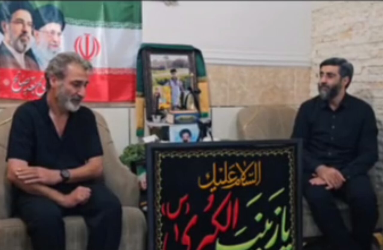 ویدیو | روضه خوانی سیدرضا نریمانی در منزل شهید مفقودالاثر مدرسه میناب