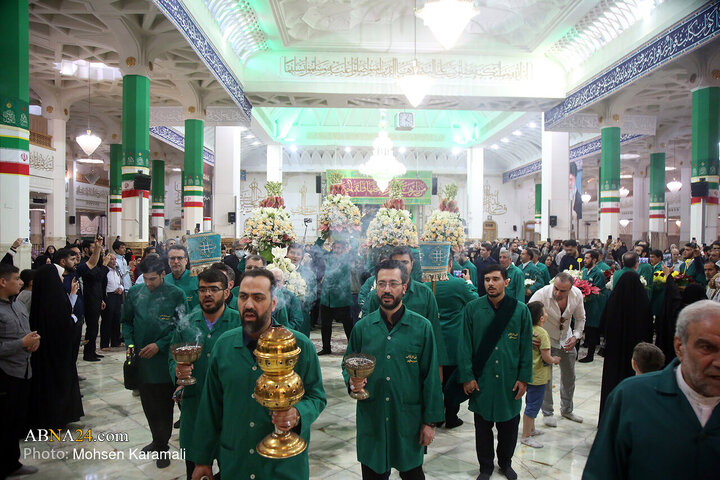 گل‌آرایی ضریح مطهر حضرت فاطمه معصومه(س)