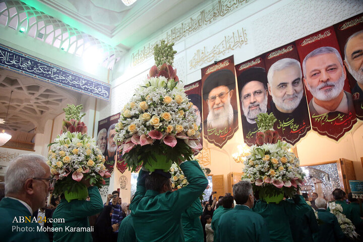 گل‌آرایی ضریح مطهر حضرت فاطمه معصومه(س)