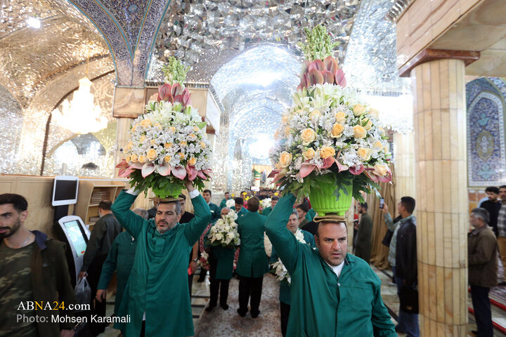گل‌آرایی ضریح مطهر حضرت فاطمه معصومه(س)